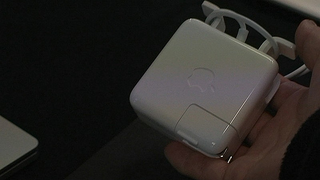 Illustration for article titled MacBook Air Unboxed, Compared to Sony VAIO